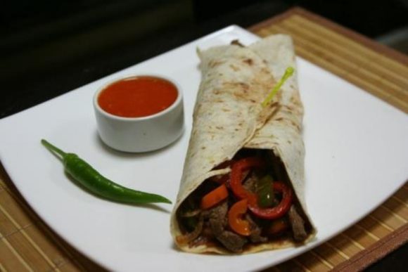 Острые рулетики с говядиной, кумином и чили