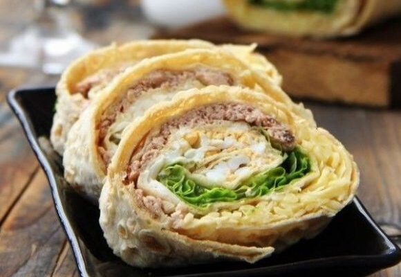 Рулет из лаваша с печенью трески