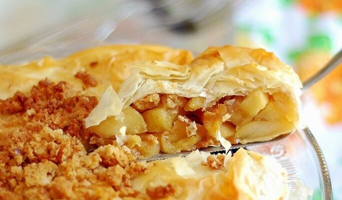 Яблочный греческий пирог из теста фило