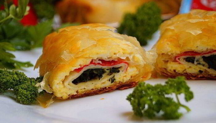 Рулетики из теста фило с крабово-сырной начинкой