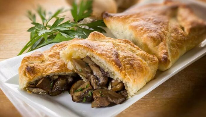 Штрудель из теста фило с грибами