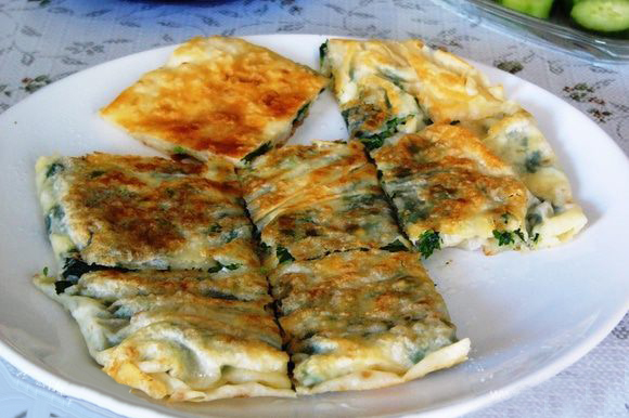 Лепешка с начинкой к завтраку