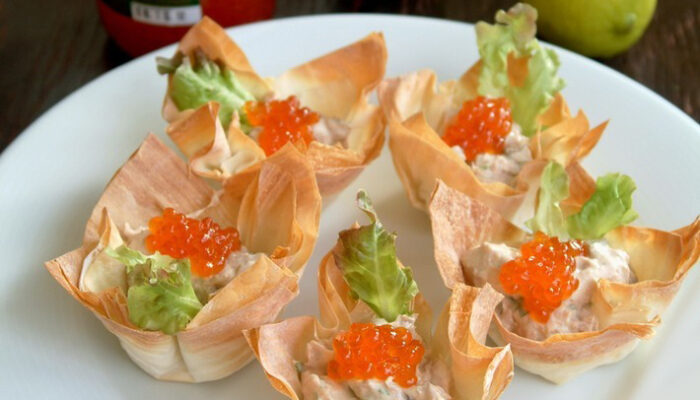 Корзинки с тунцом и творожным кремом