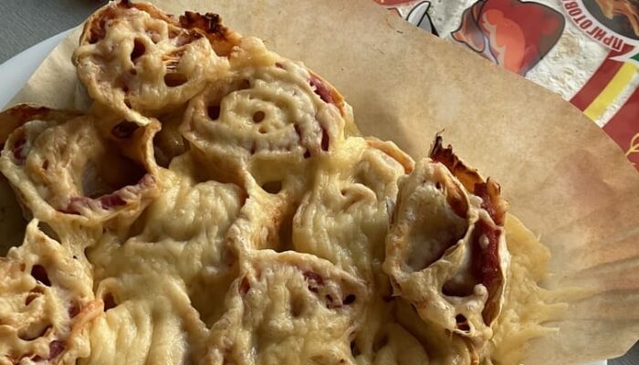 Пицца из лавашных рулетиков (видео)