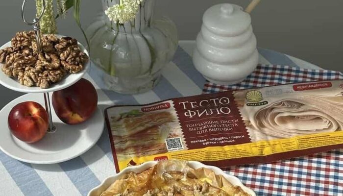 Пирог с нектарином и камамбером из теста Фило (видео)